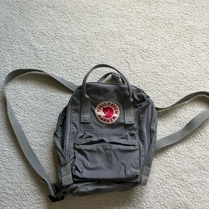 Fjall Raven Kanken MINI Backpack in Grey
